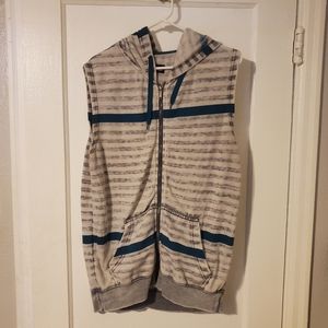 Sleevless hoodie